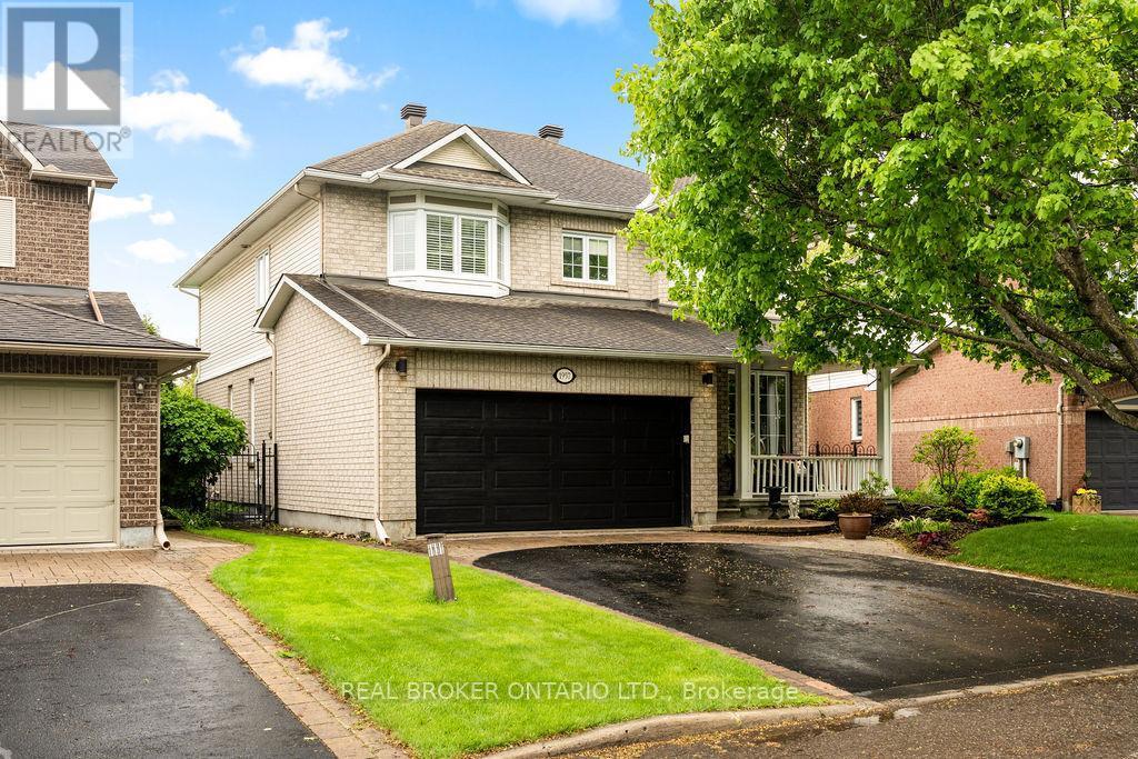 Property Photo: 1957 Montclair Avenue ON K1W 1H9