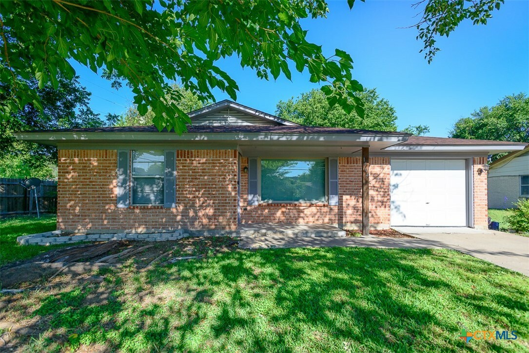 Property Photo: 1504 Phyllis Drive TX 76522