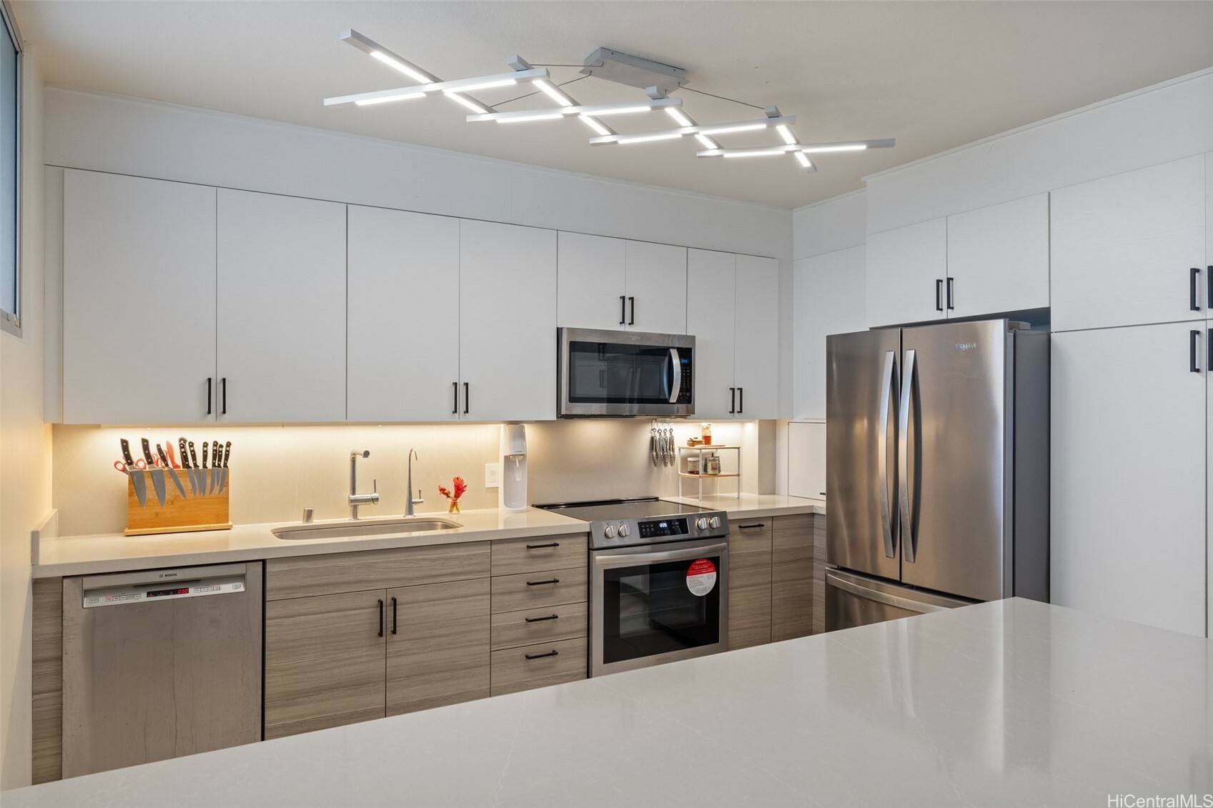 Property Photo: 999 Wilder Avenue 1603 HI 96822