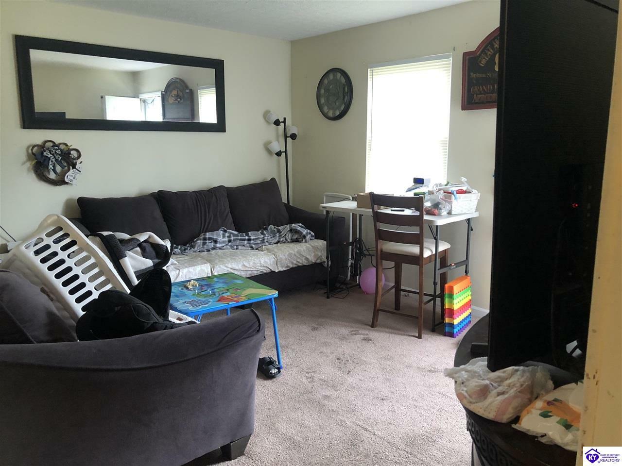 Property Photo: 1469 Kingswood Way KY 40160