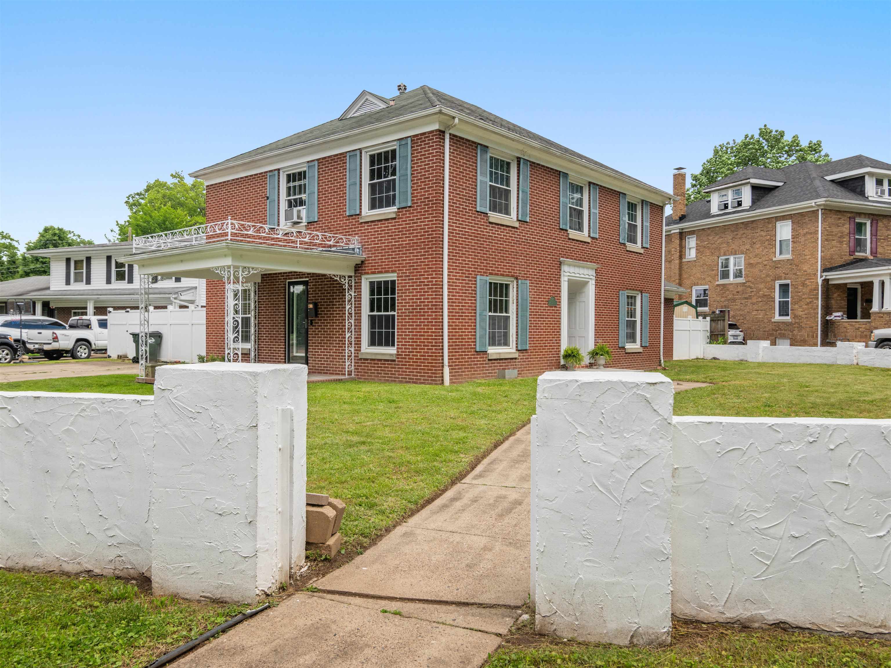 Property Photo: 1300 Enslow Boulevard WV 25701