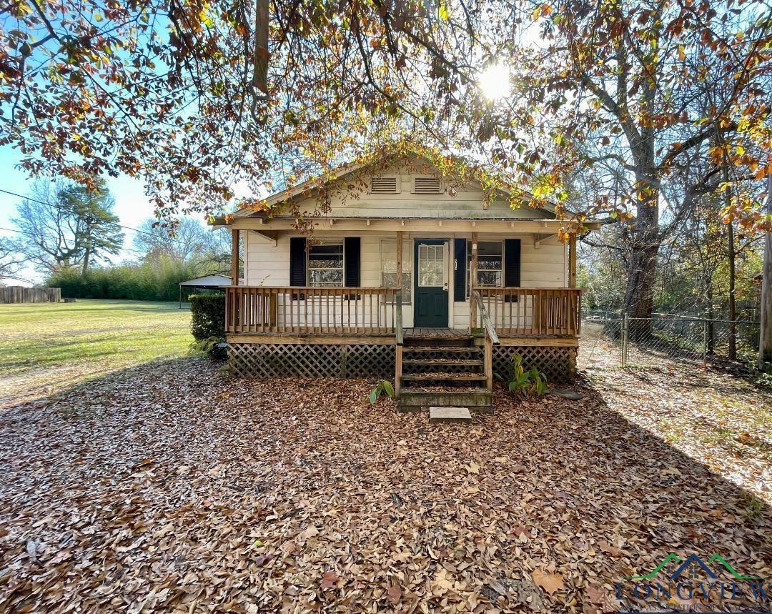 Property Photo: 616 W Center Street TX 75693