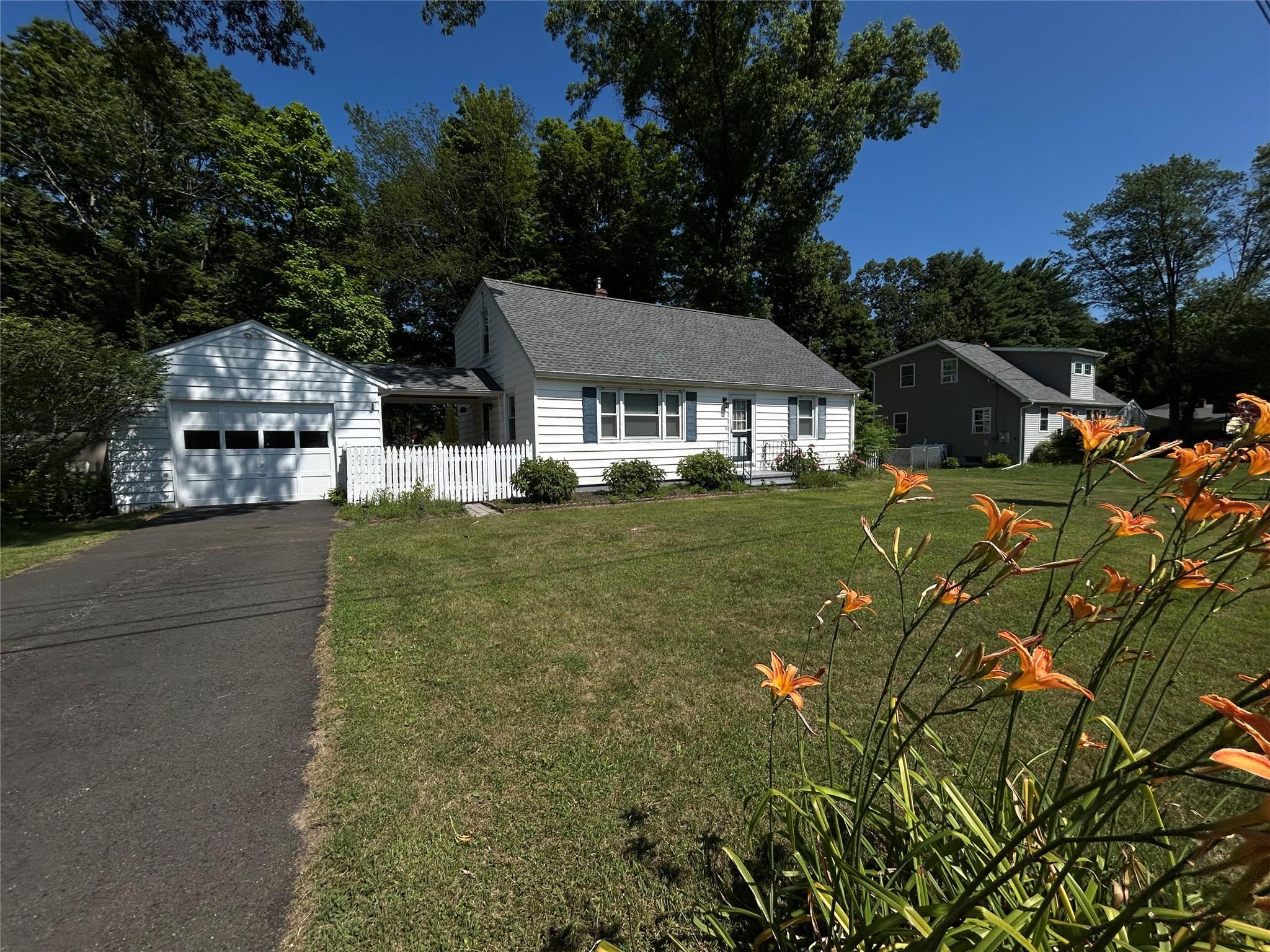 Property Photo:  1 Huguenot Road  NY 12486 