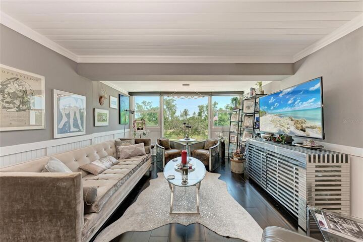 Property Photo: 33 S Gulfstream Avenue 306 FL 34236