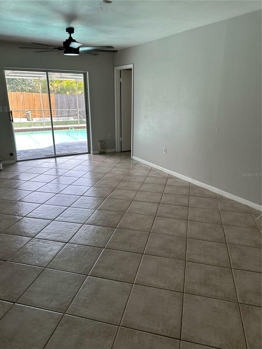 Property Photo:  2334 Colonial Court  FL 34698 