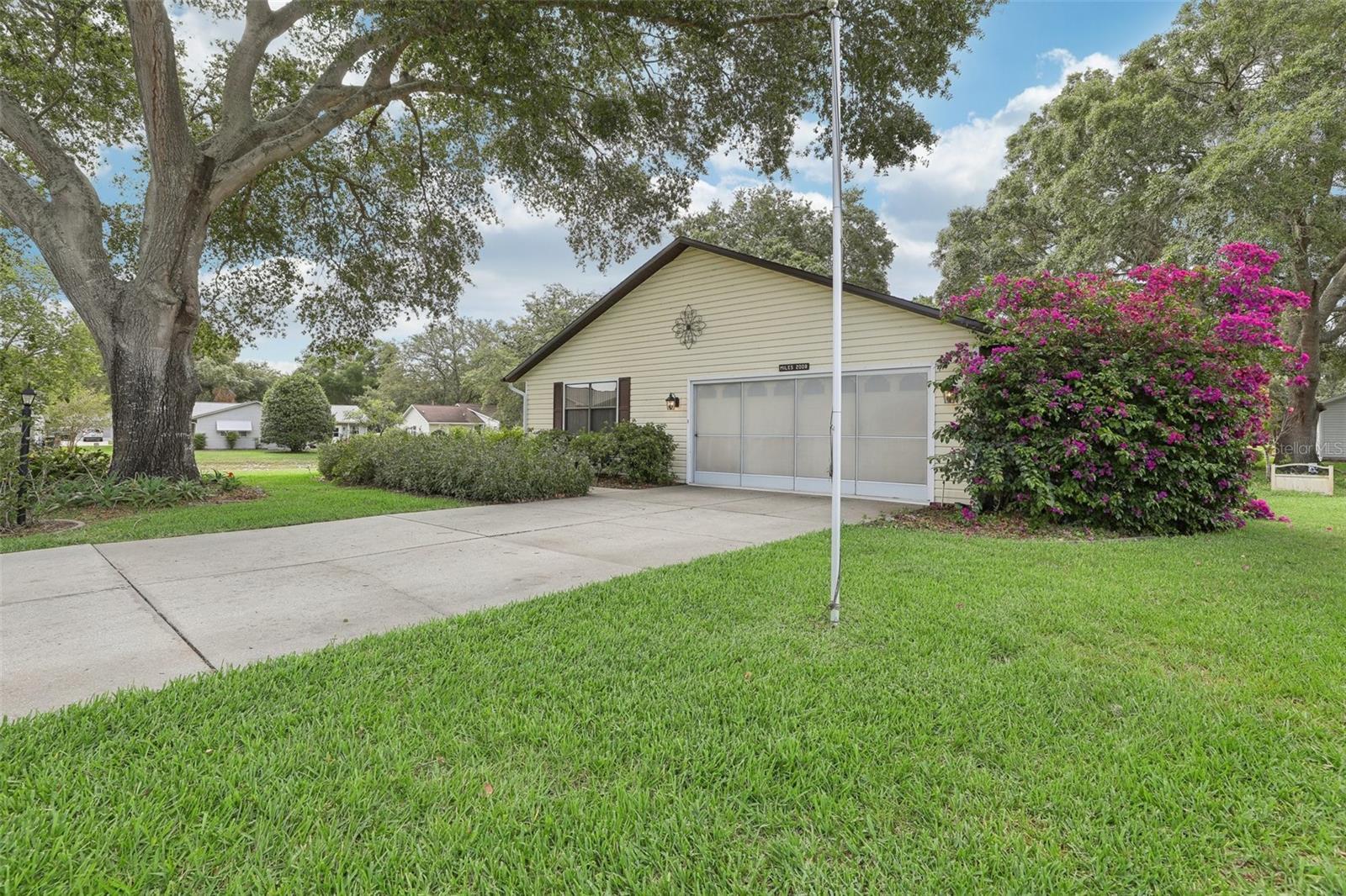 Property Photo:  2008 Tweed Court  FL 34788 