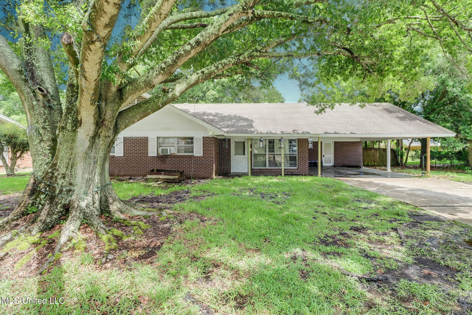 Property Photo: 2211 Popps Ferry Road MS 39532