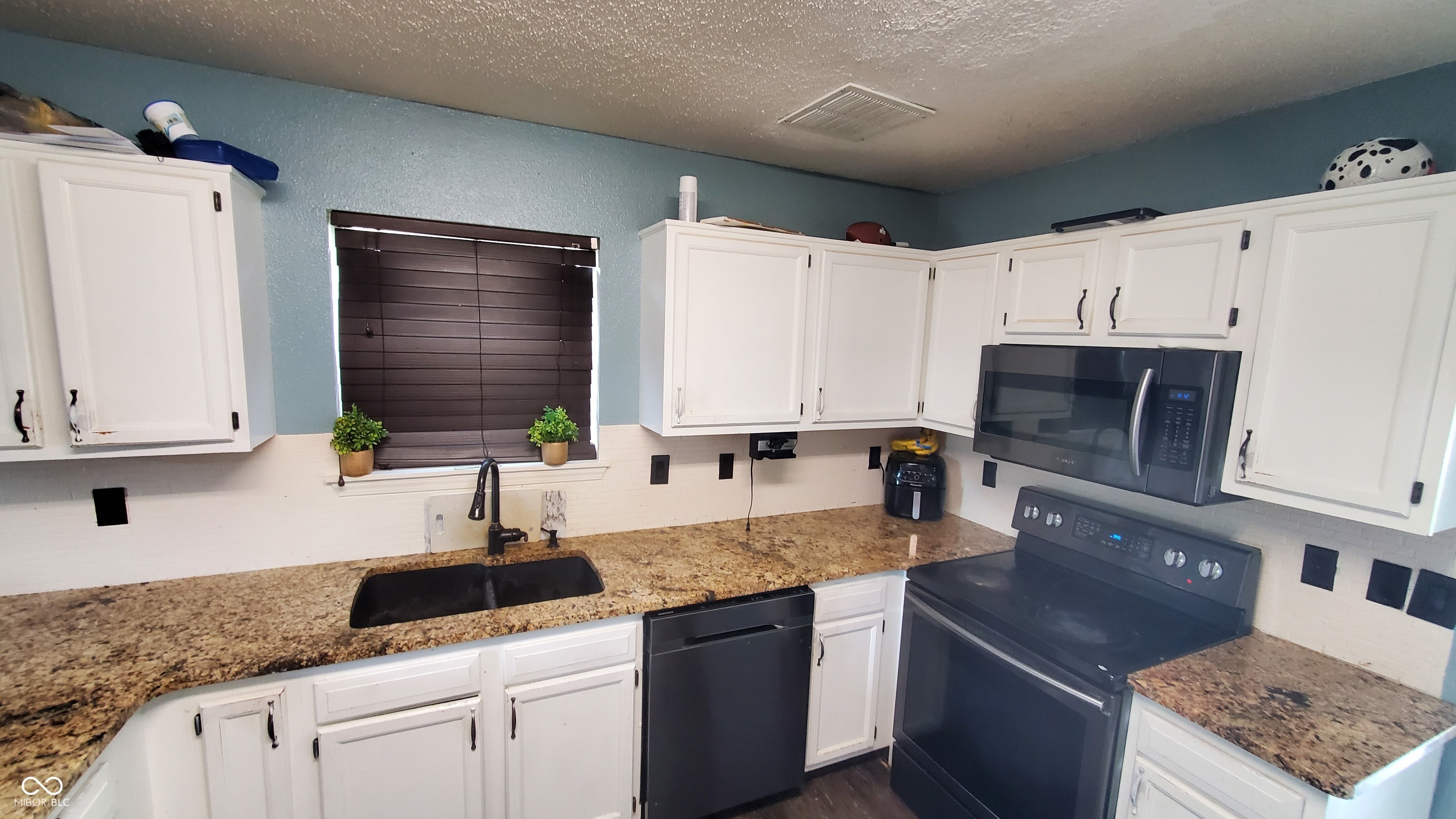Property Photo: 6637 Larkwood Court IN 46241