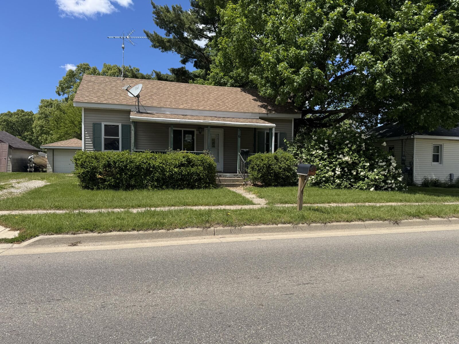 Property Photo: 316 W Delaware Street MI 49045