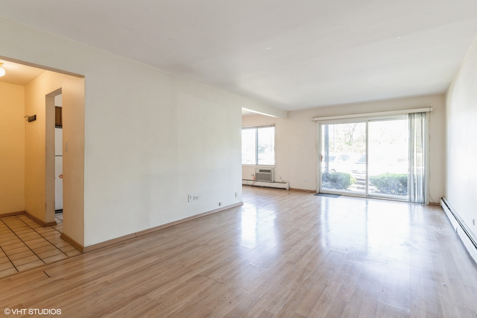 Property Photo: 942 E Old Willow Road 101 IL 60070
