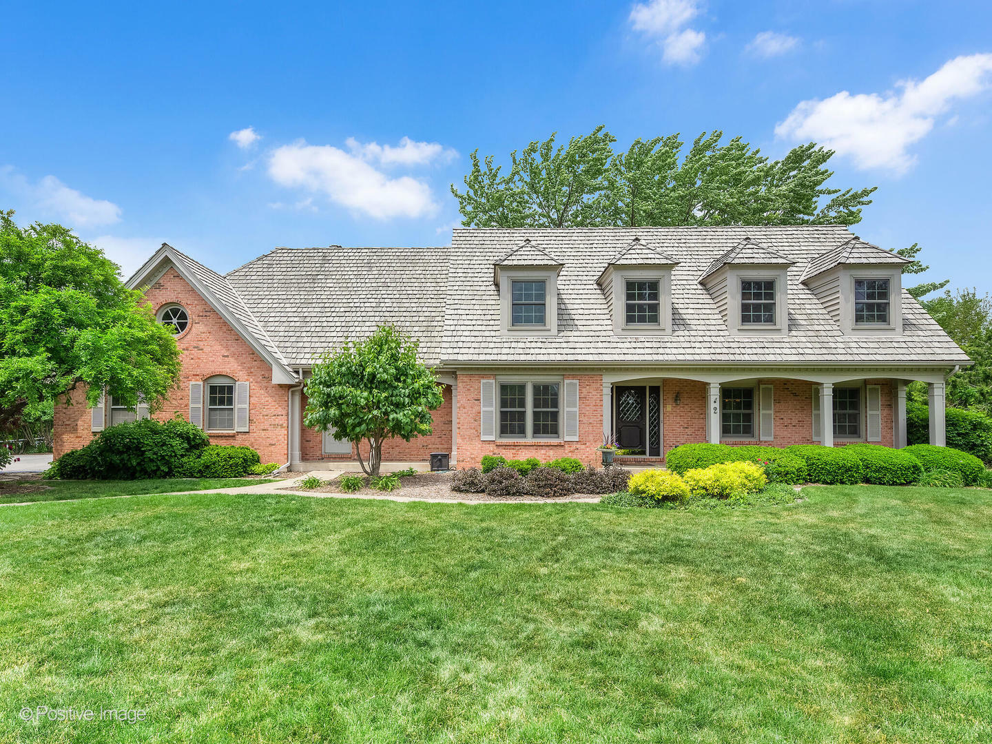 Property Photo: 2 Stirrup Cup Court IL 60174