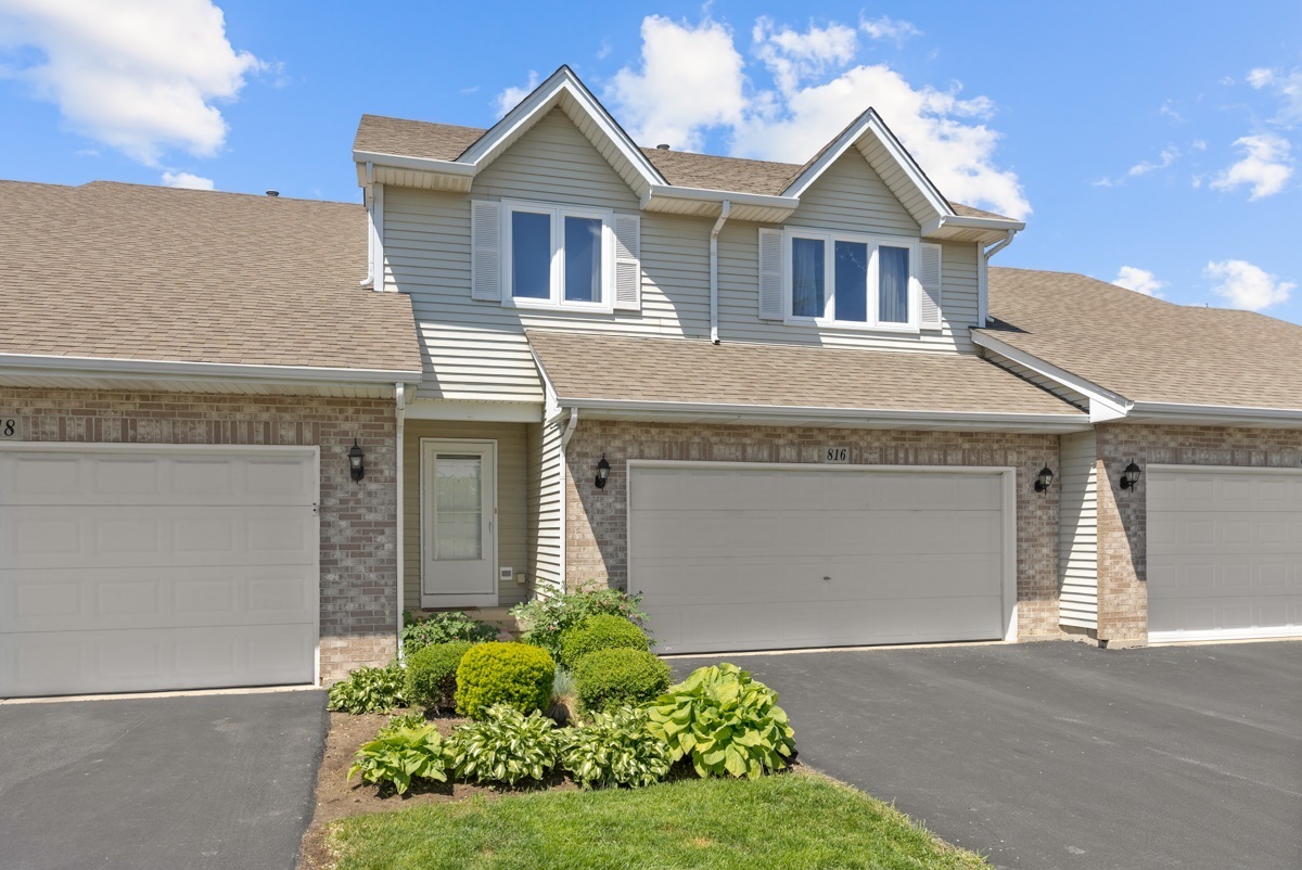 Property Photo: 816 Adam Lane IL 60140