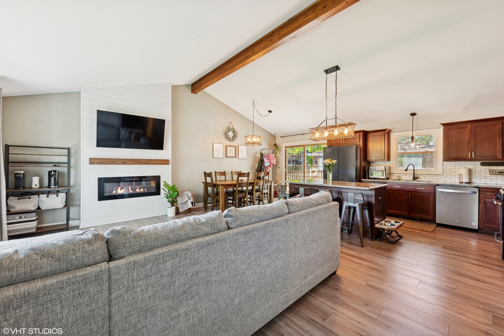 Property Photo:  2109 Sprucewood Lane  IL 60046 
