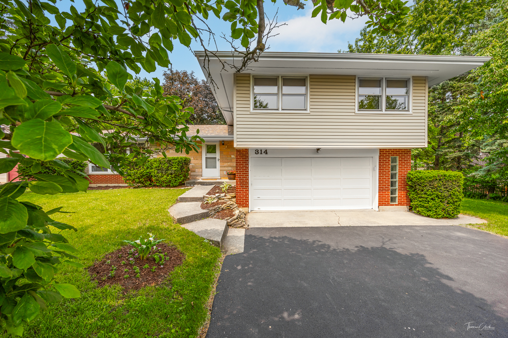 Property Photo: 314 Oak Avenue IL 60559