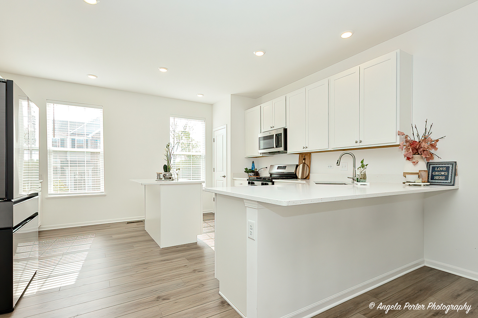 Property Photo: 1004 Neubauer Circle IL 60046