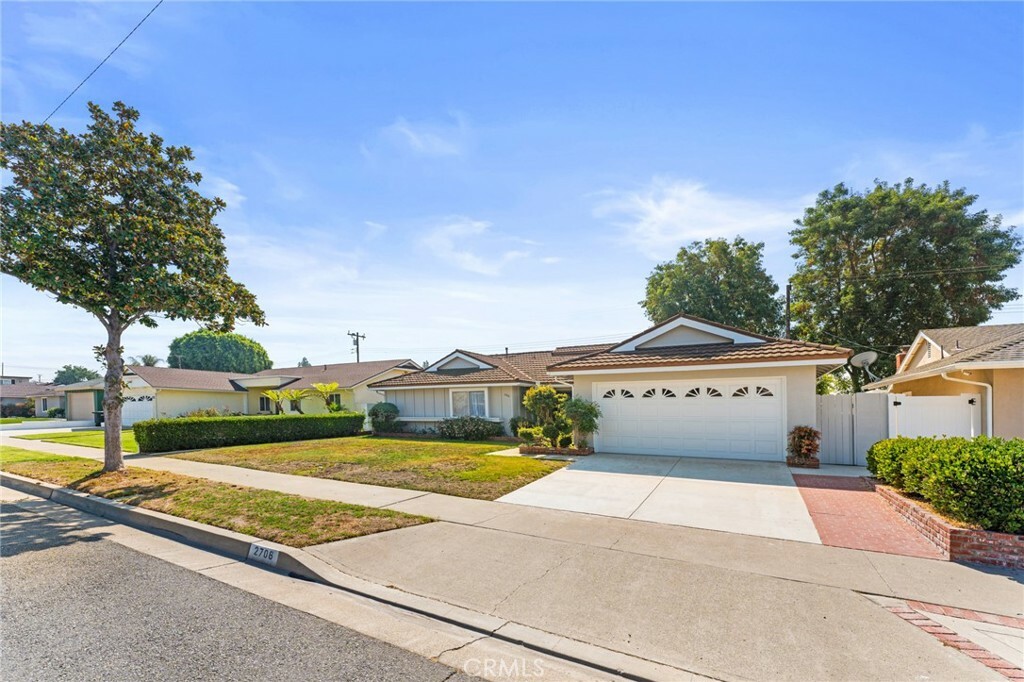 Property Photo:  2706 E Athens Avenue  CA 92867 