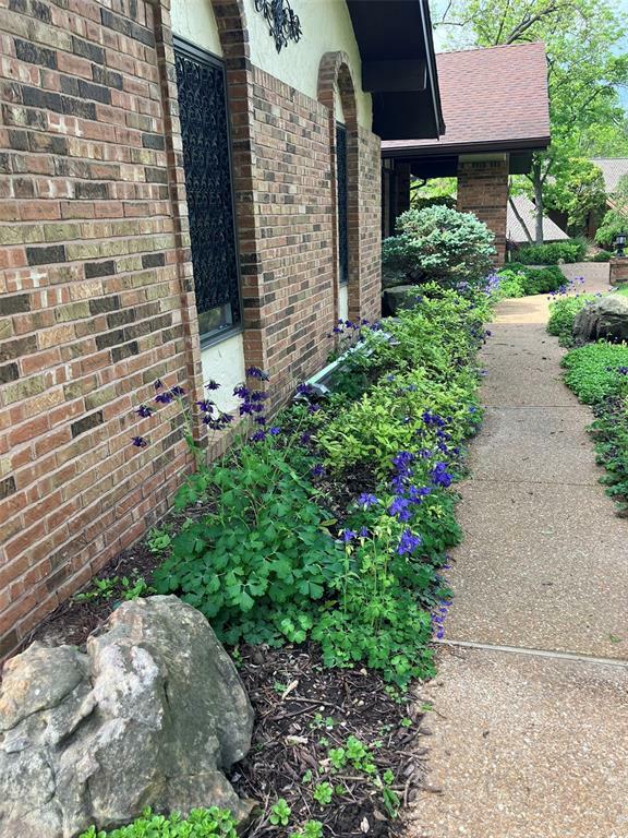 Property Photo: 1954 Grassy Ridge Road MO 63122