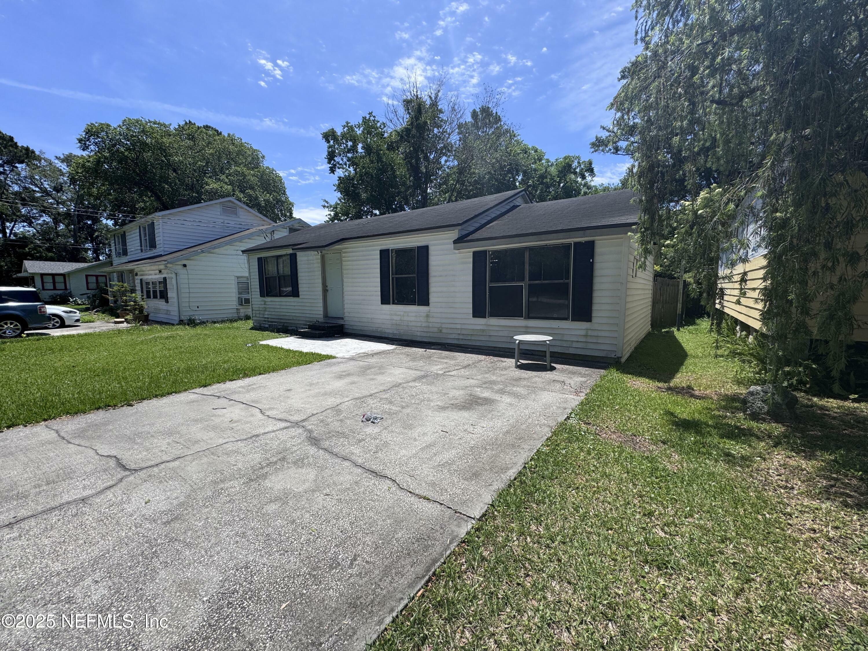 Property Photo: 5362 Shen Avenue FL 32205