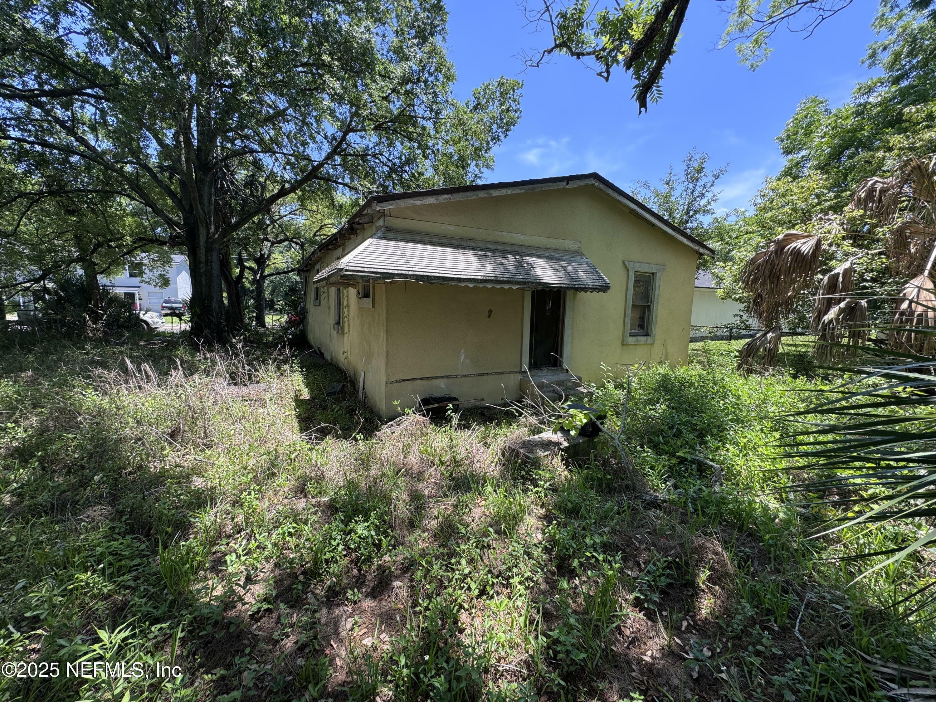 Property Photo: 1853 Broadway Avenue FL 32209