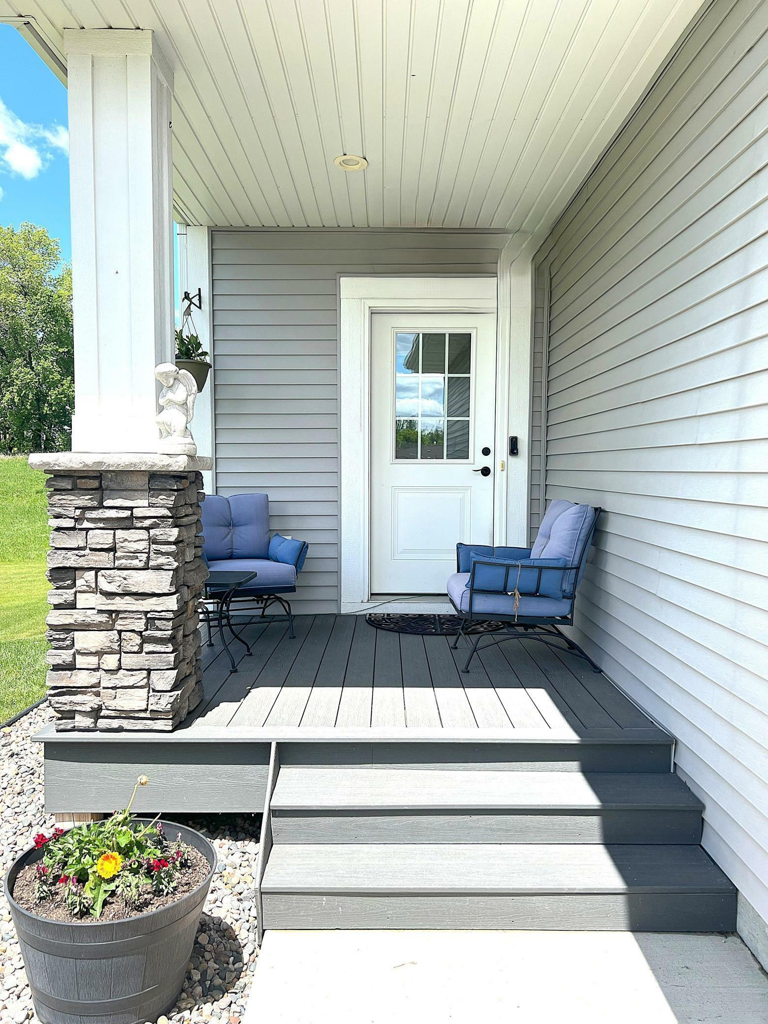 Property Photo:  592 Shoreview Lane  MN 55397 