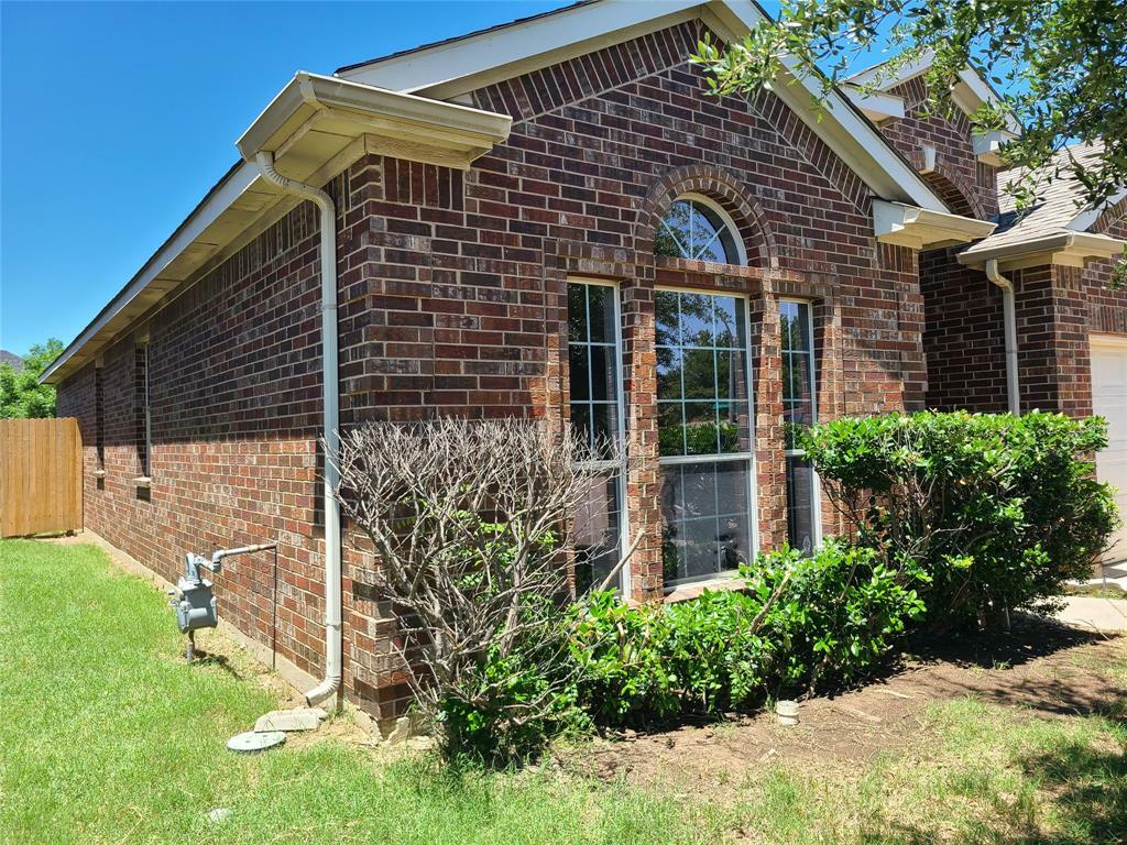 Property Photo: 9925 Bull Run TX 76177