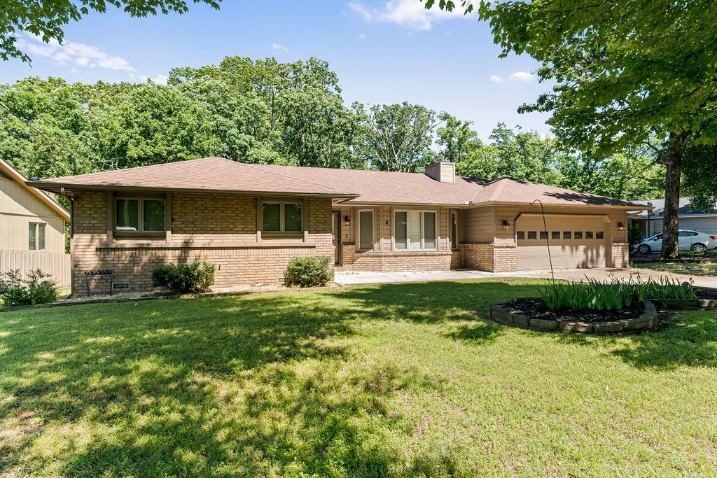 Property Photo: 4 Wincanton Lane AR 72715