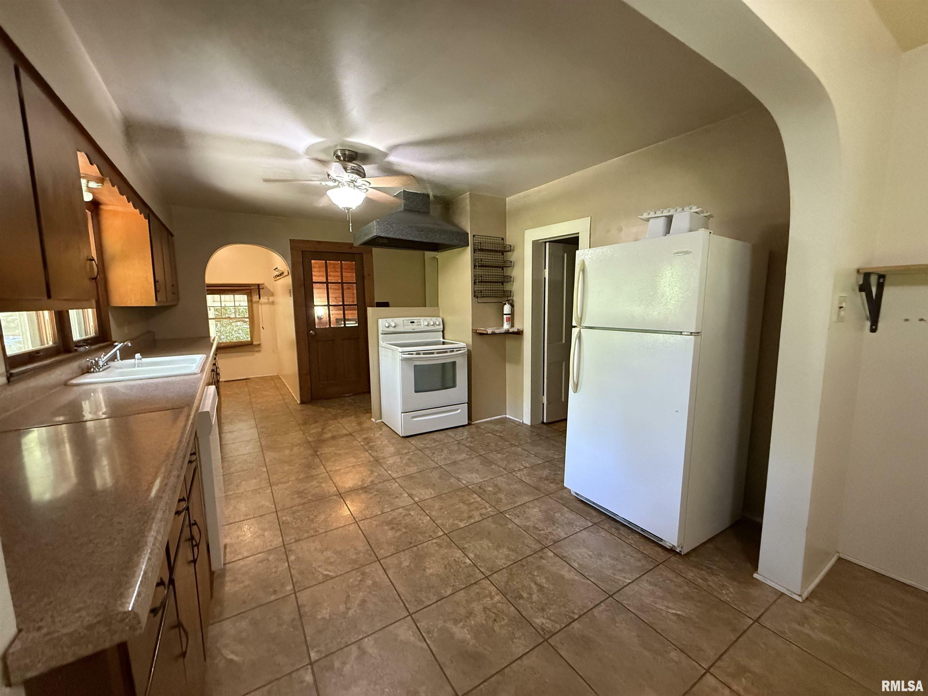 Property Photo: 1312 W Sycamore Street IL 62901