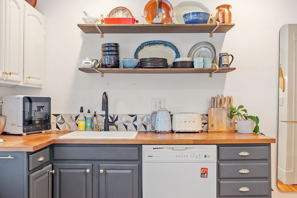 Property Photo: 401 Cabot St 4 MA 01915