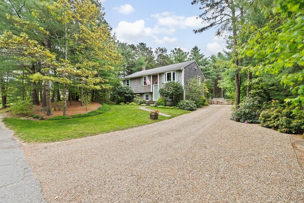 Property Photo:  5 Oaken Bucket Ln  MA 02360 