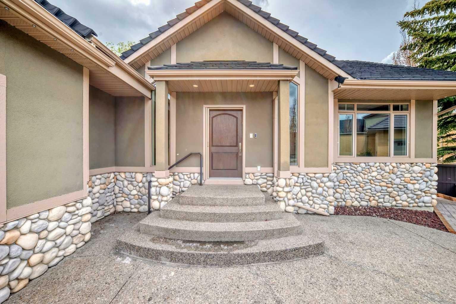 Property Photo: 94 Aspen Ridge Way SW AB T3H 5M2
