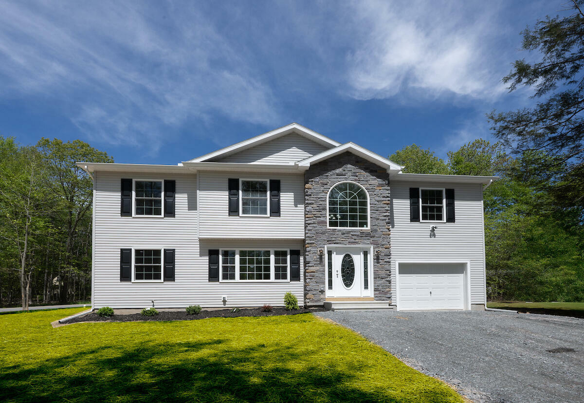 Property Photo: 9133 Belvedere Road PA 18466