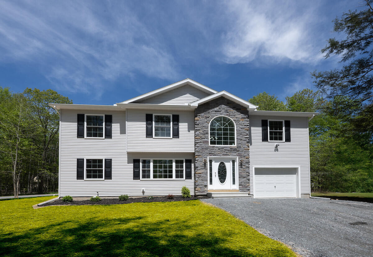 Property Photo: 9133 Belvedere Road PA 18466