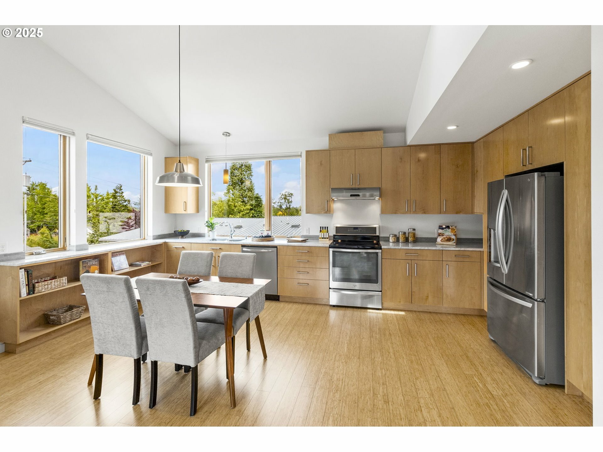 Property Photo: 2728 Friendly St OR 97405