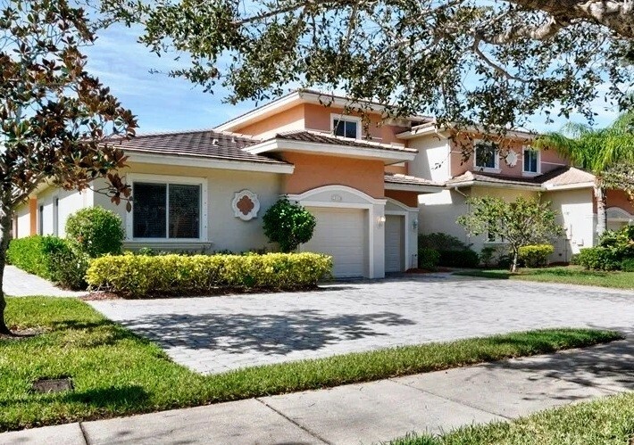 Property Photo: 826 Middleton Drive SW FL 32962