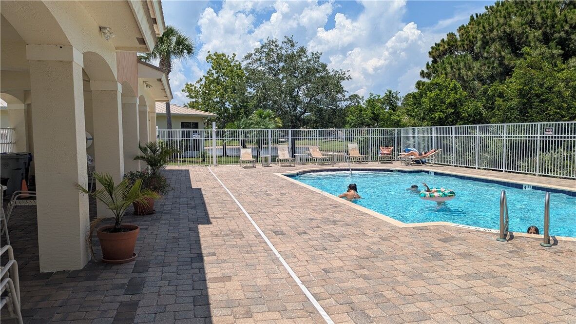 Property Photo:  826 Middleton Drive SW  FL 32962 
