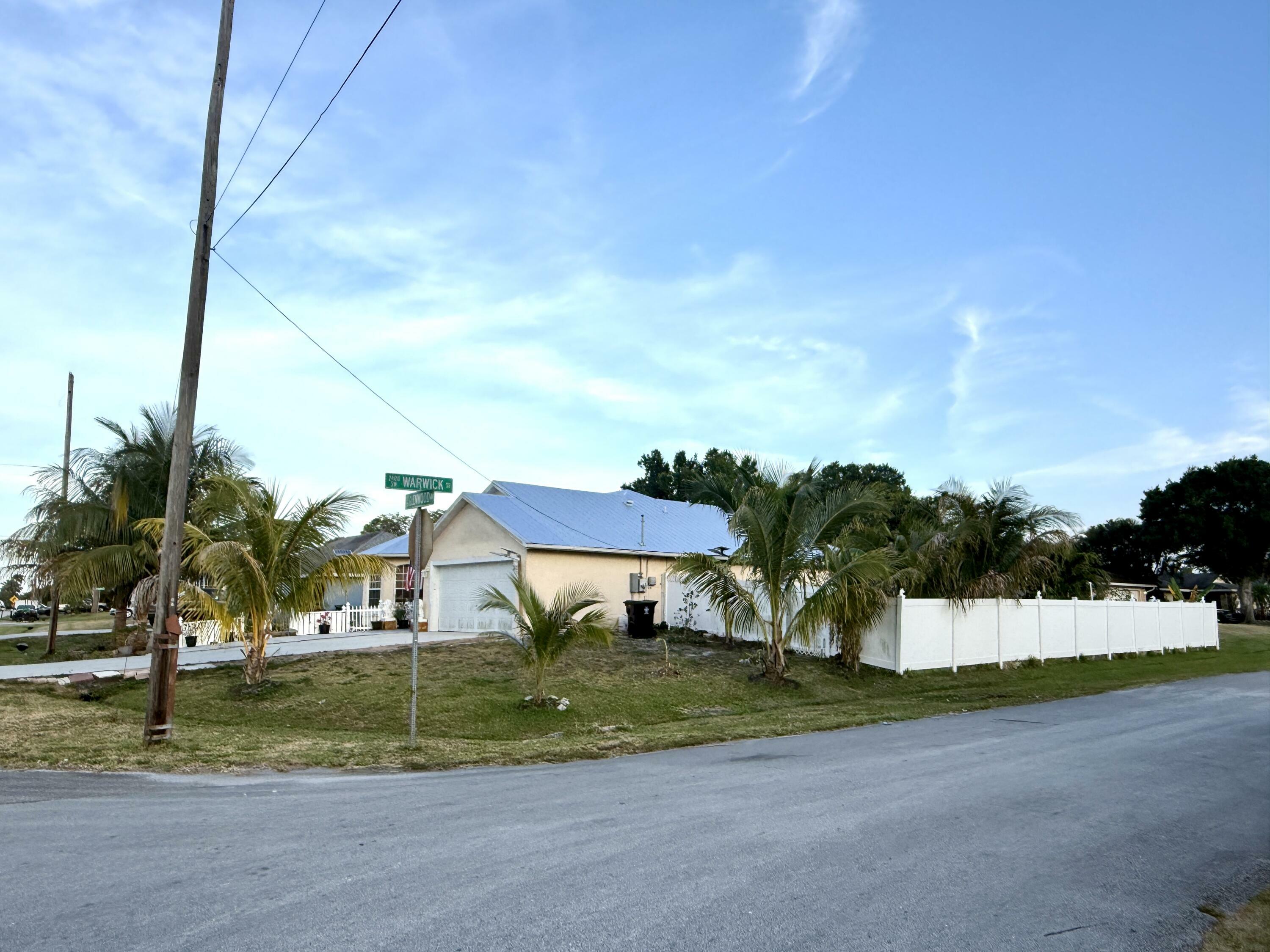 Property Photo: 126 SW Glenwood Drive FL 34953