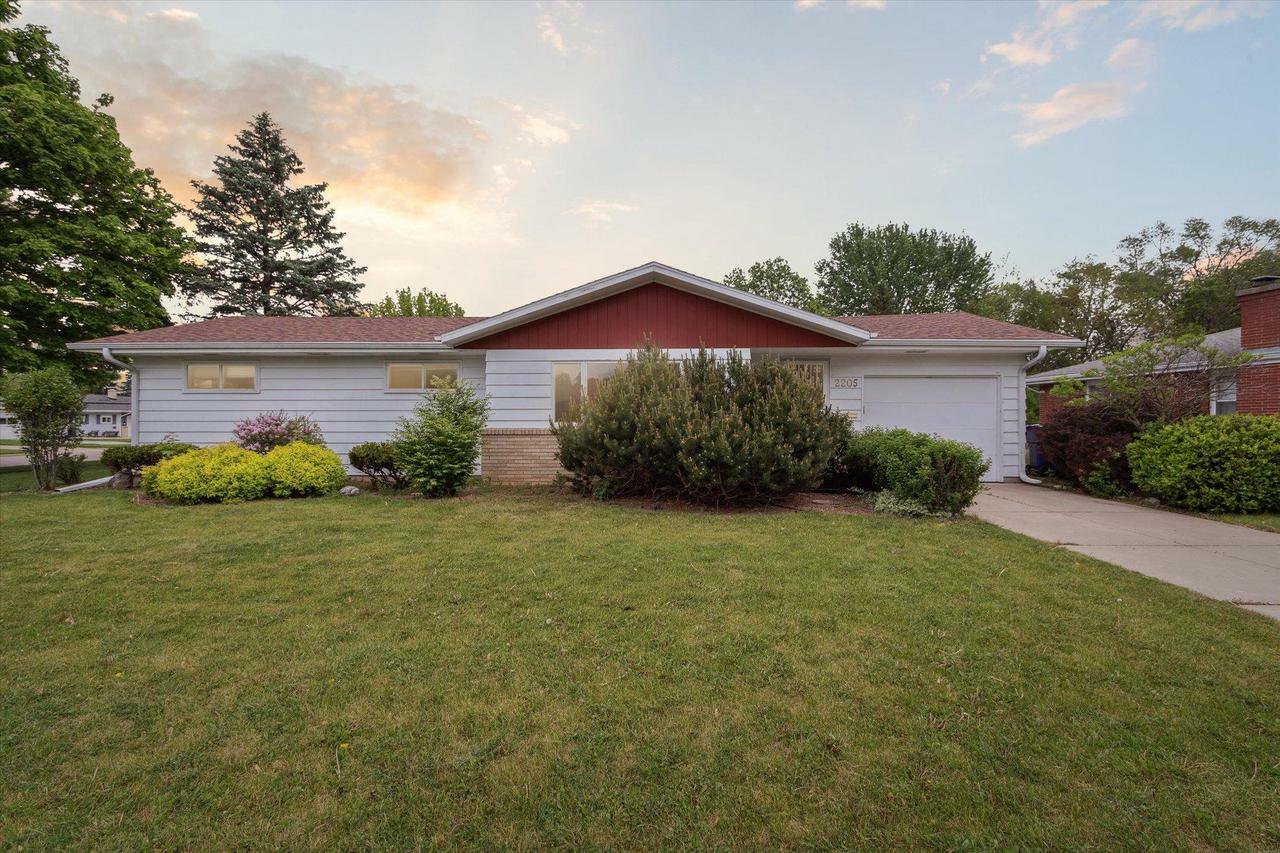 Property Photo:  2205 Rutledge Avenue  WI 53545 