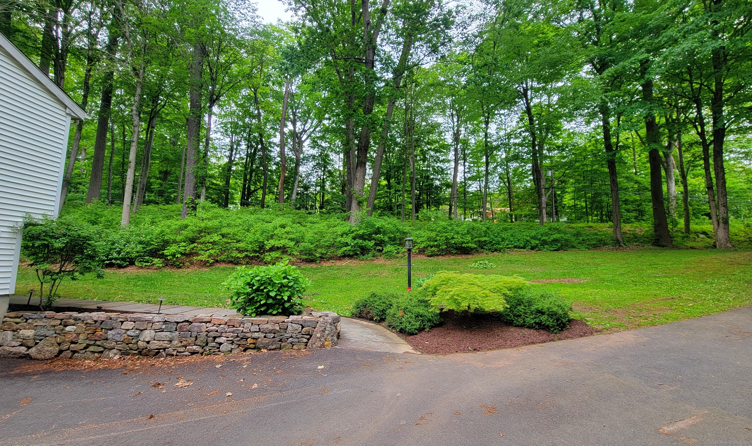 Property Photo: 550 West Lake Avenue CT 06437
