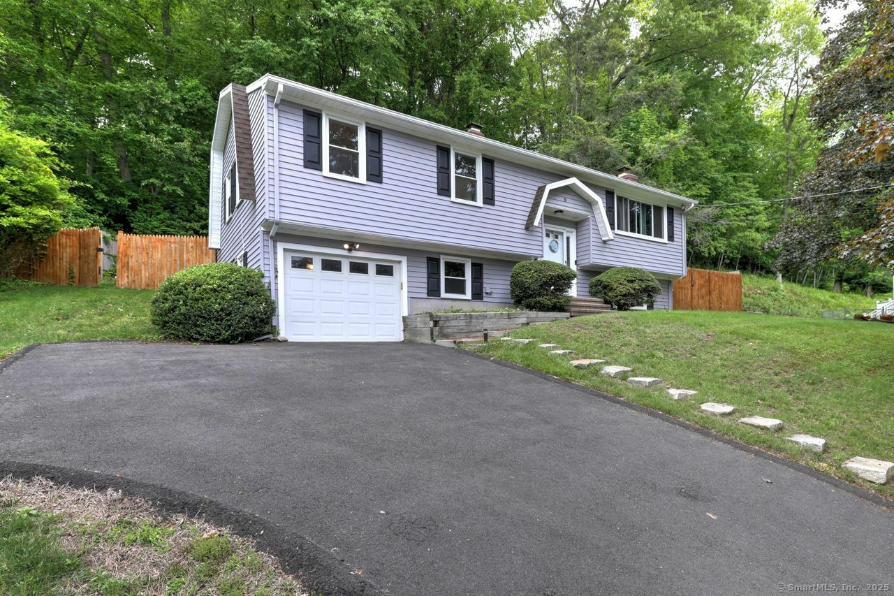 Property Photo: 6 Snowapple Lane CT 06460