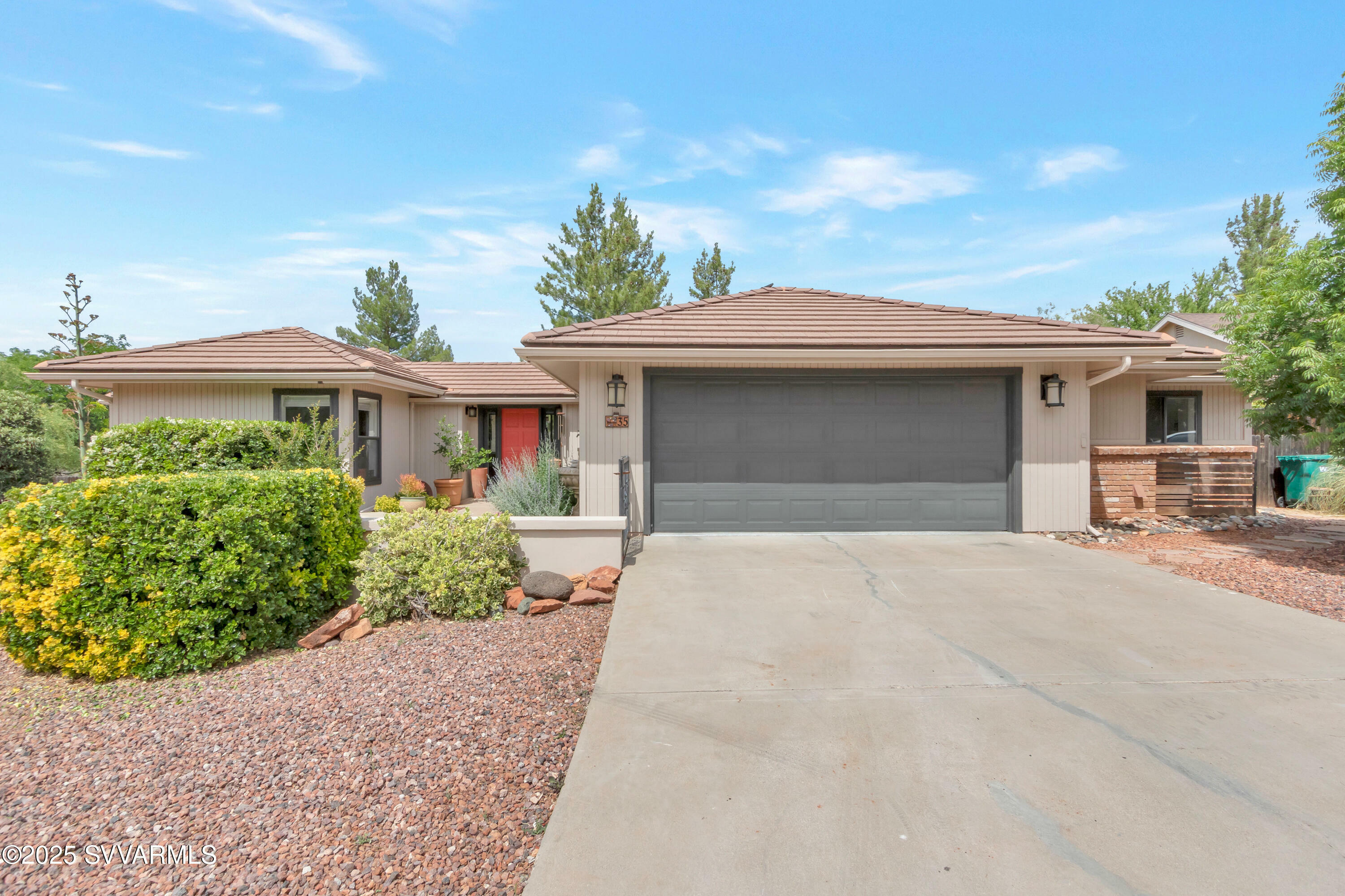 Property Photo: 35 Broken Lance Way AZ 86351