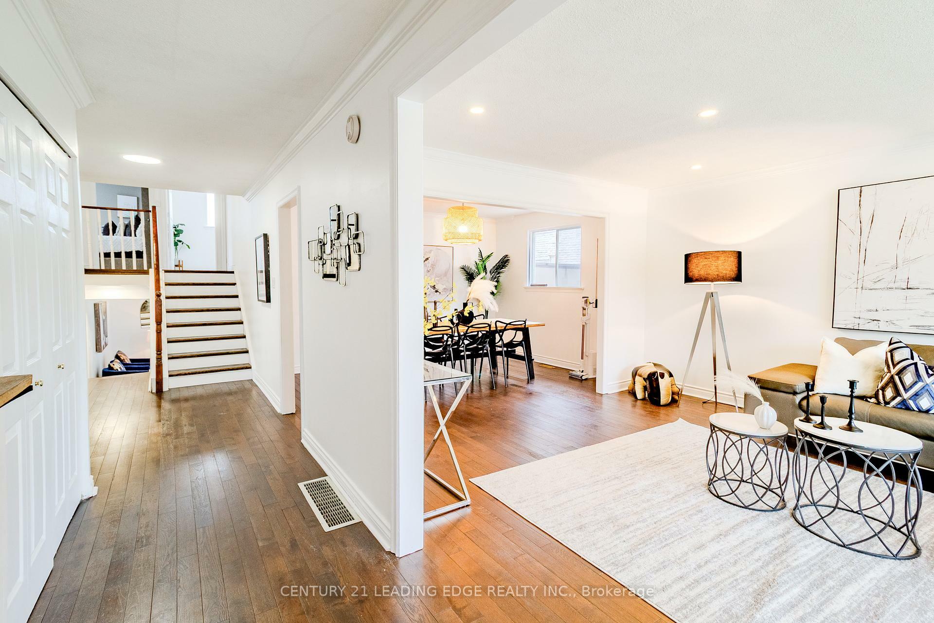Property Photo: 6 Jubilee Court ON L6S 2H2