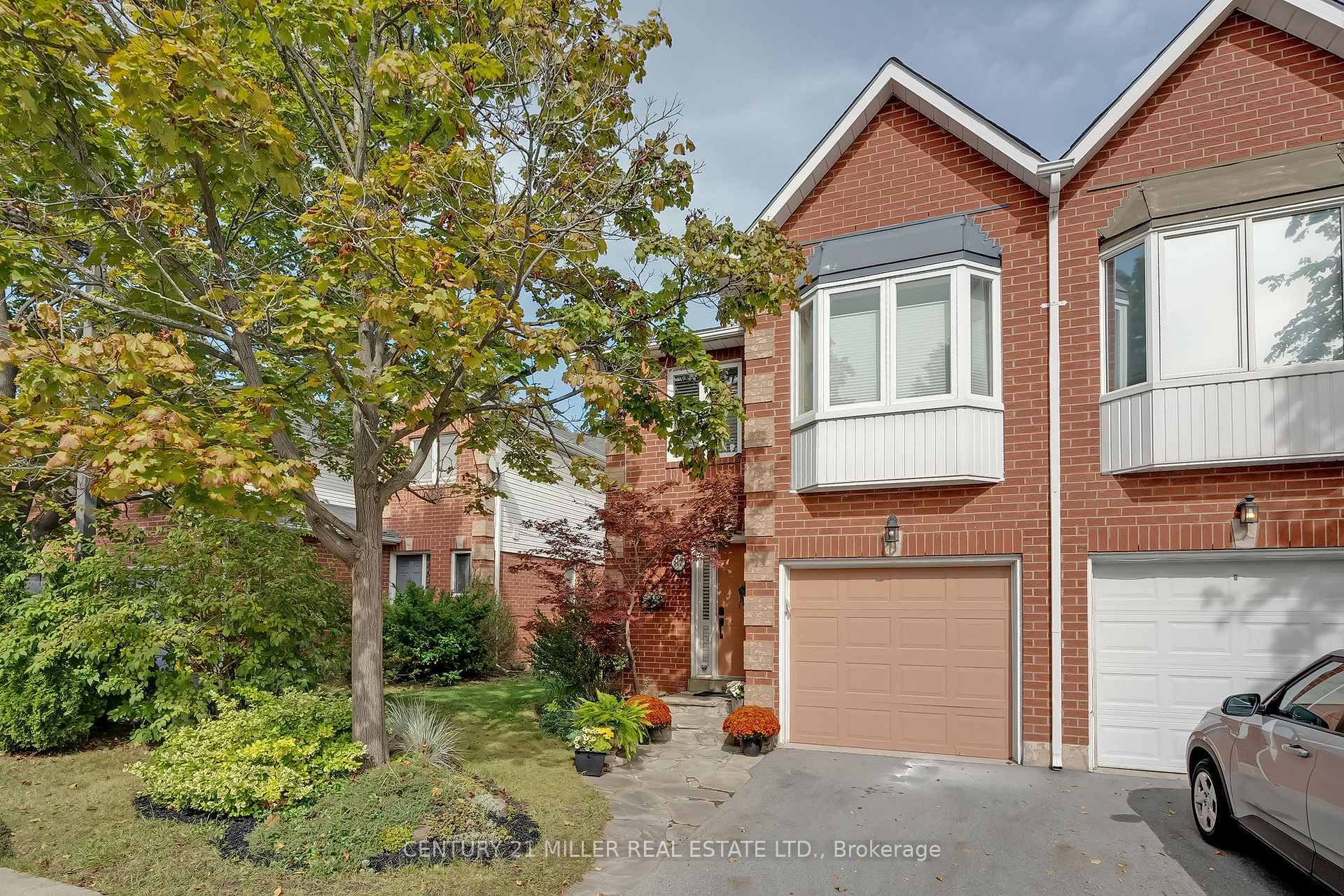 Property Photo: 1240 Westview Terrace 87 ON L6M 3M4