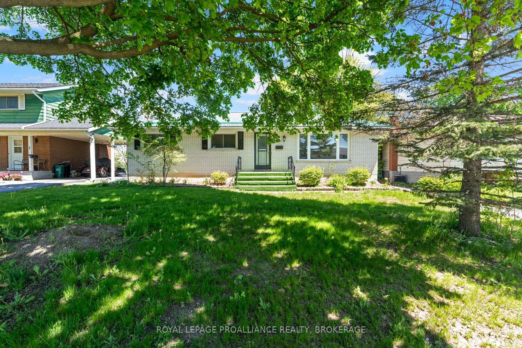 5 Armour Crescent  Quinte West ON K8V 2V9 photo