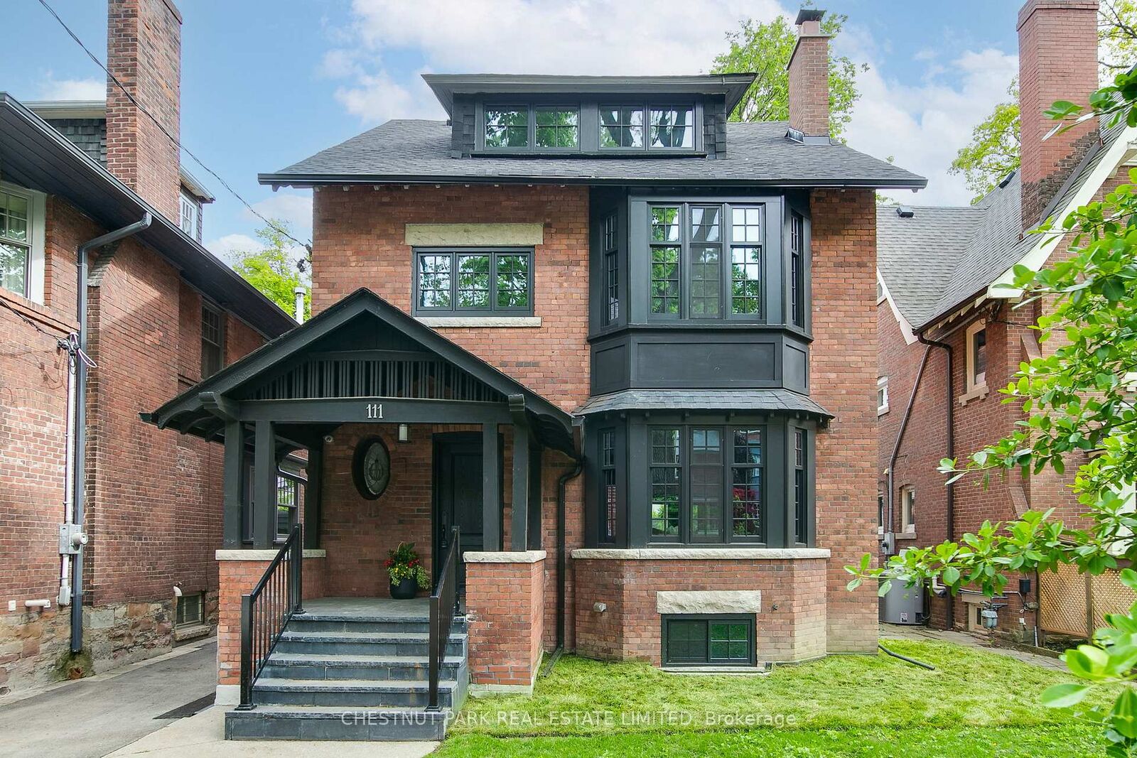 Property Photo:  111 Roxborough Drive  ON M4W 1X5 