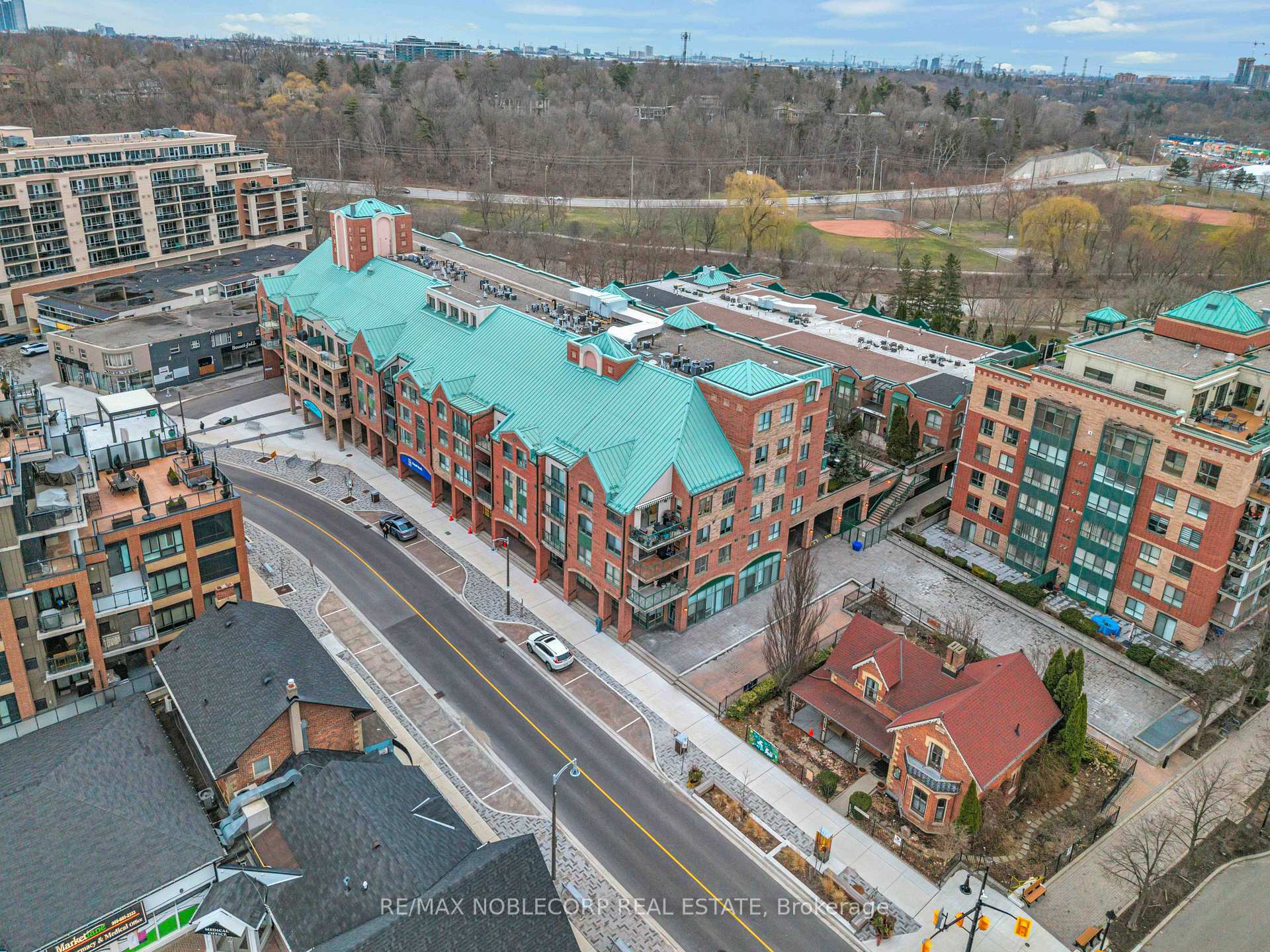 Photo de la propriété: 121 Woodbridge Avenue 319 ON L4L 9E3