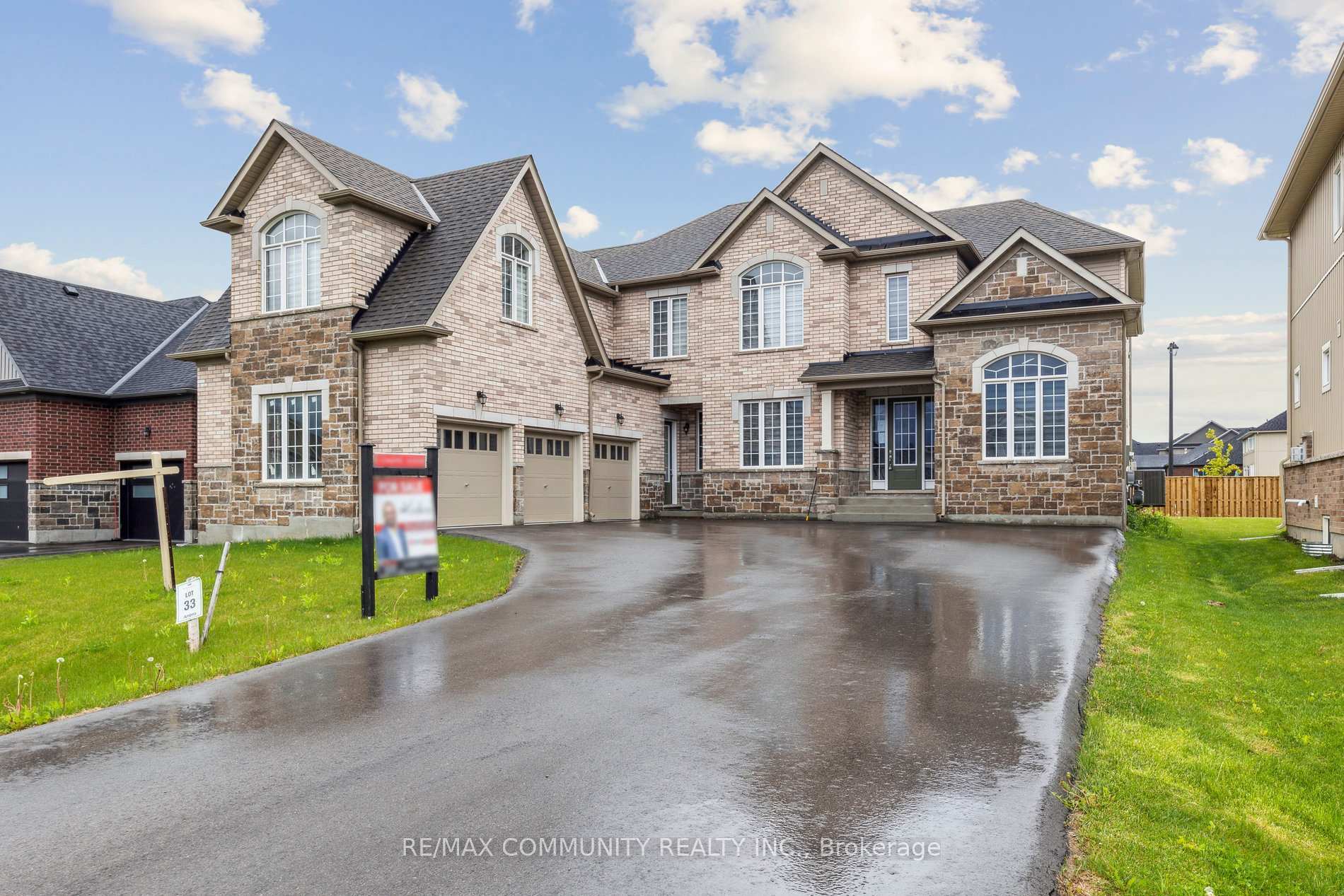 Property Photo: 15 Golden Meadows Drive ON K9J 0H6