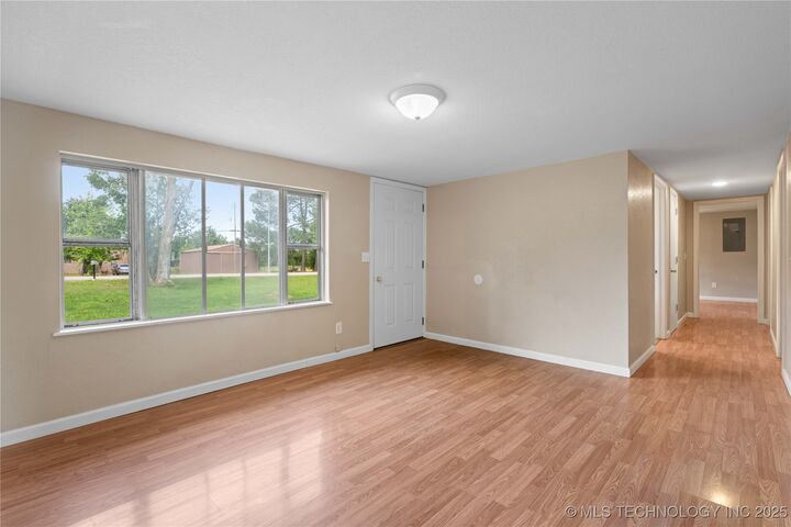 Property Photo: 607 E Schley Street OK 74962