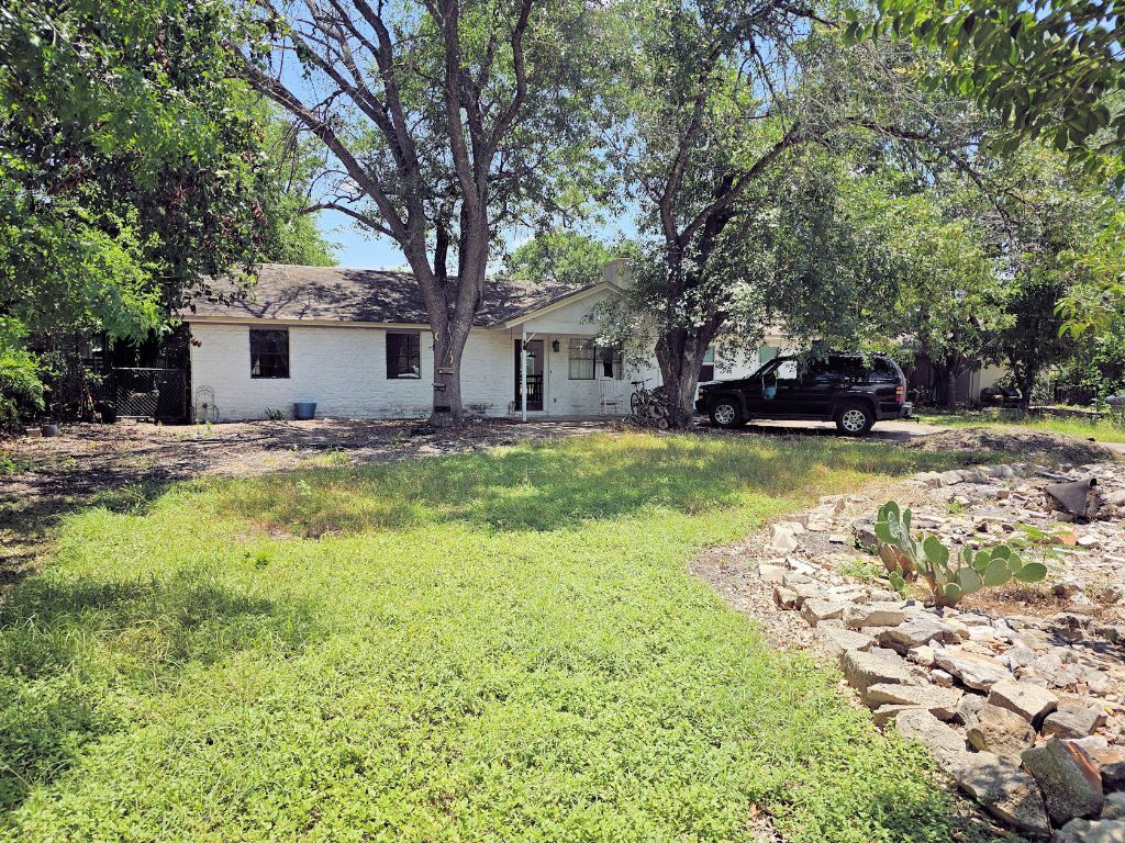 Property Photo: 105 Park South Drive TX 78640