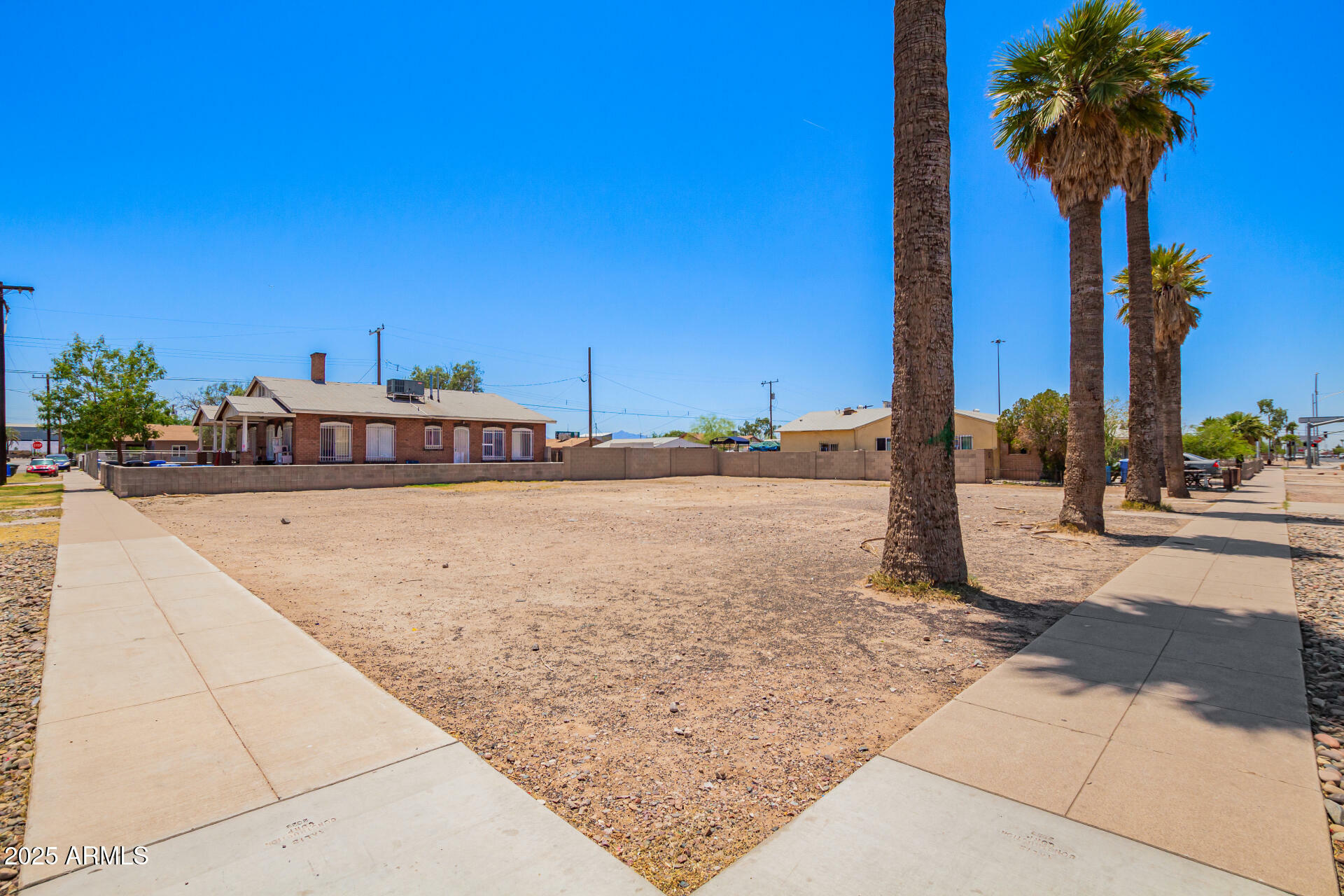 Property Photo: 2203 W Jefferson Street 1 AZ 85009