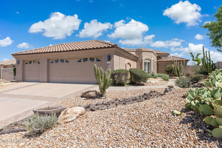 Property Photo: 6162 E Redmont Drive AZ 85215